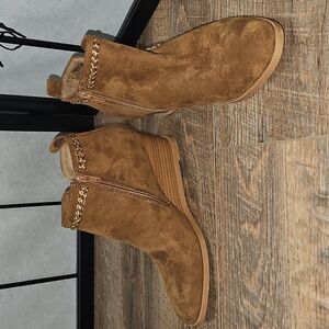 Dolce Vita DV8 Brown Suede Zippered Wedge Ankle Boots Size 6